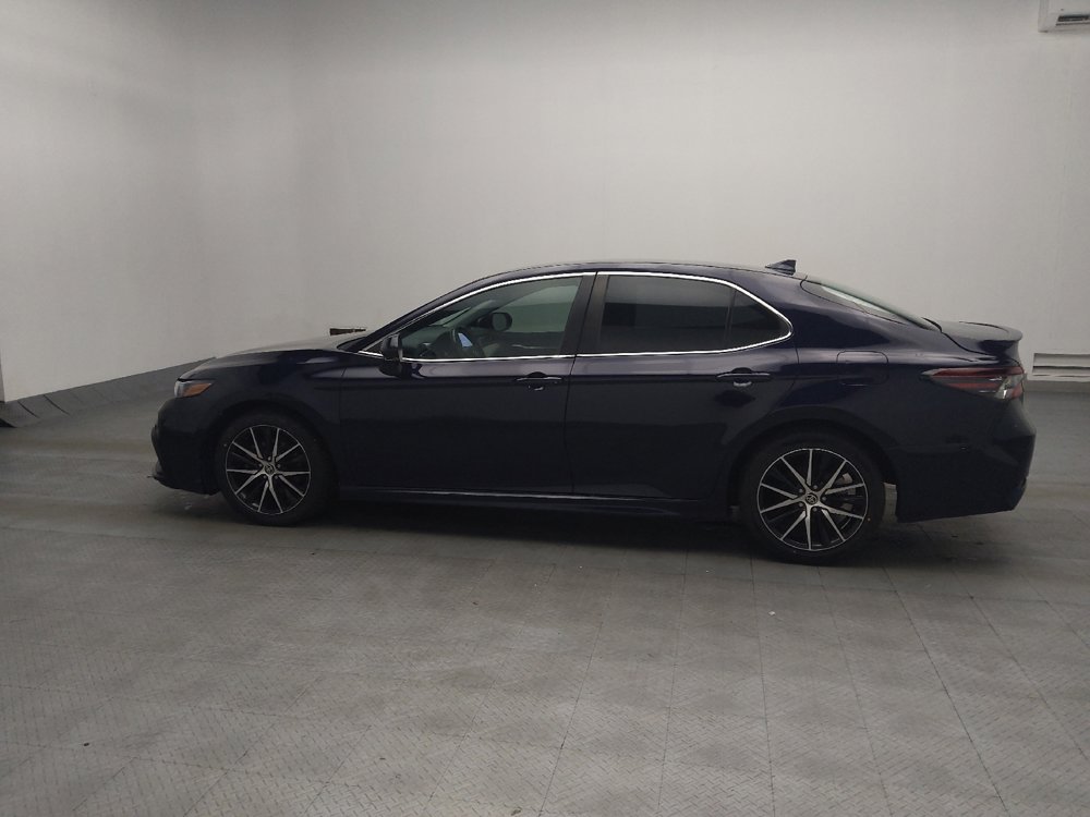 Used 2022 Toyota Camry SE image 3