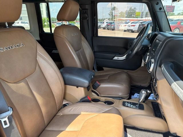 Used 2016 Jeep Wrangler Unlimited Sahara w/ Connectivity Group AWD/4WD image 16