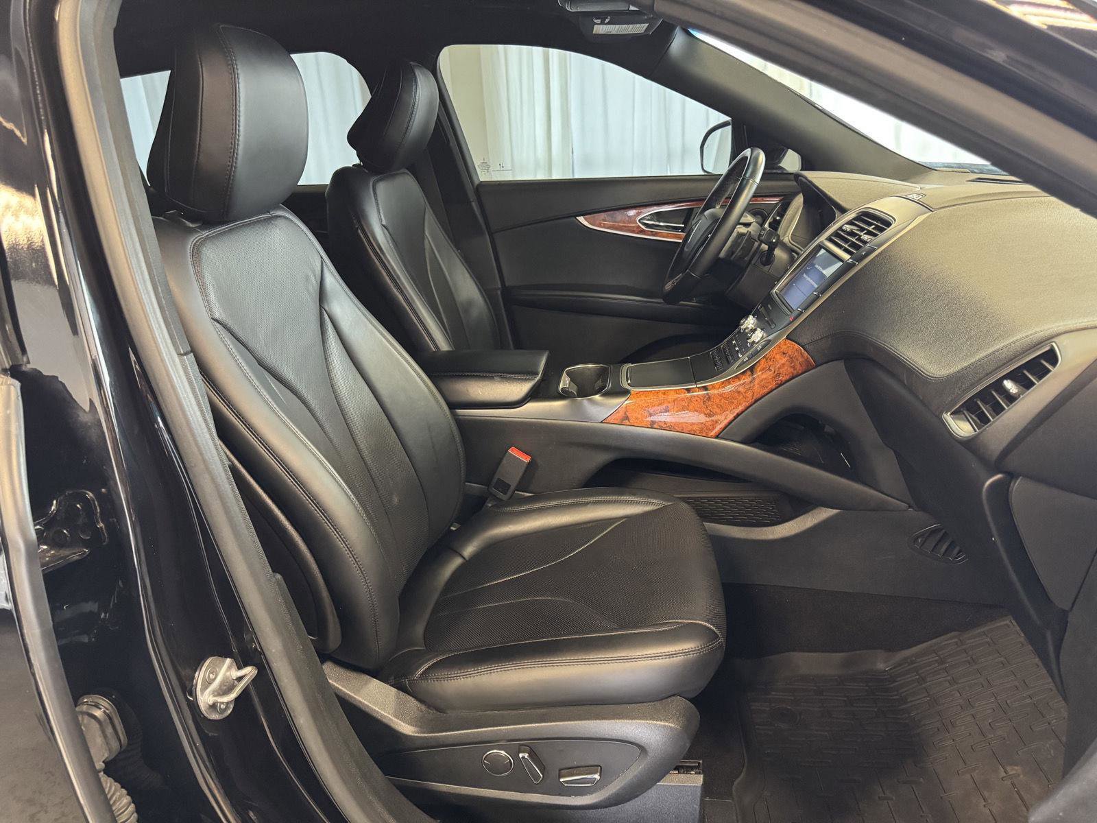 Used 2020 Lincoln Nautilus Reserve w/ Monochromatic Package image 23