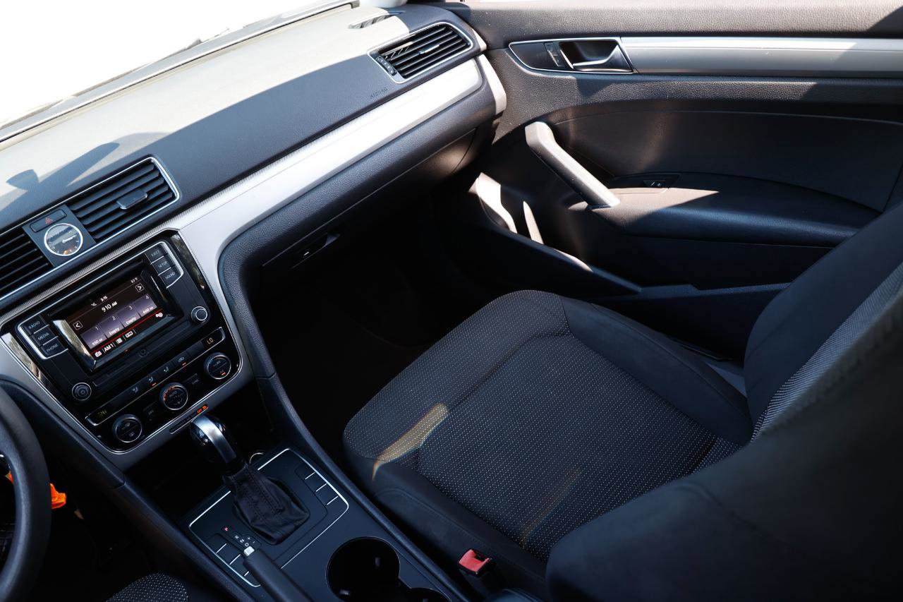 Used 2017 Volkswagen Passat 1.8T S image 21