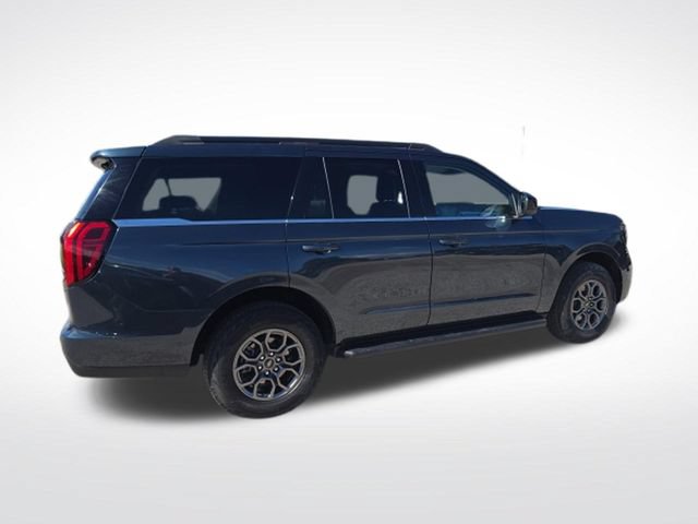 Used 2025 Ford Expedition Active RWD image 3