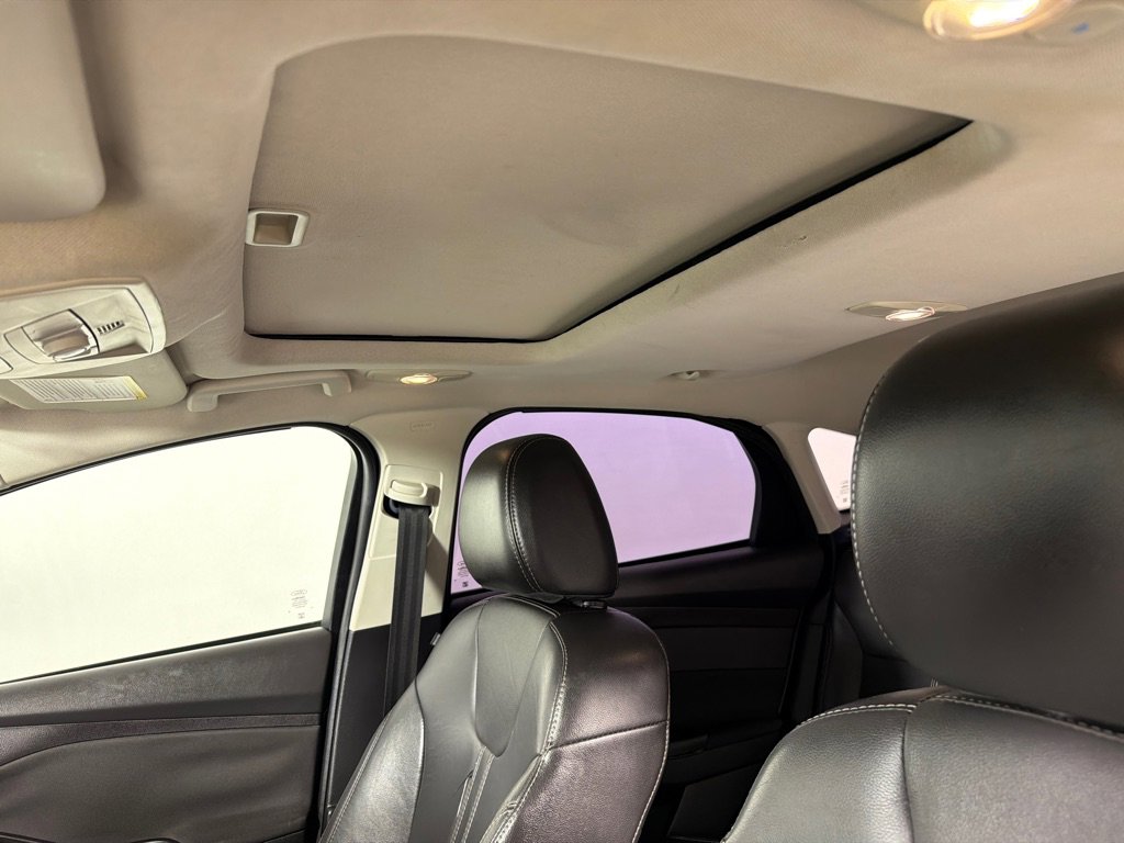 Used 2014 Ford Focus Titanium FWD image 11