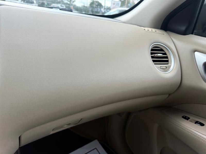 Used 2014 Nissan Pathfinder SL w/ Cargo Package image 19