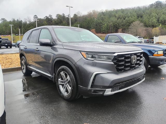 Used 2025 Honda Pilot EX-L image 3