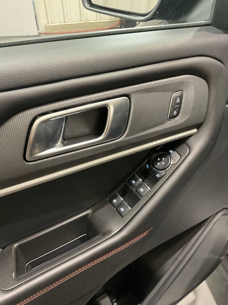 Used 2025 Ford Explorer ST-Line w/ ST-Line Street Pack image 7