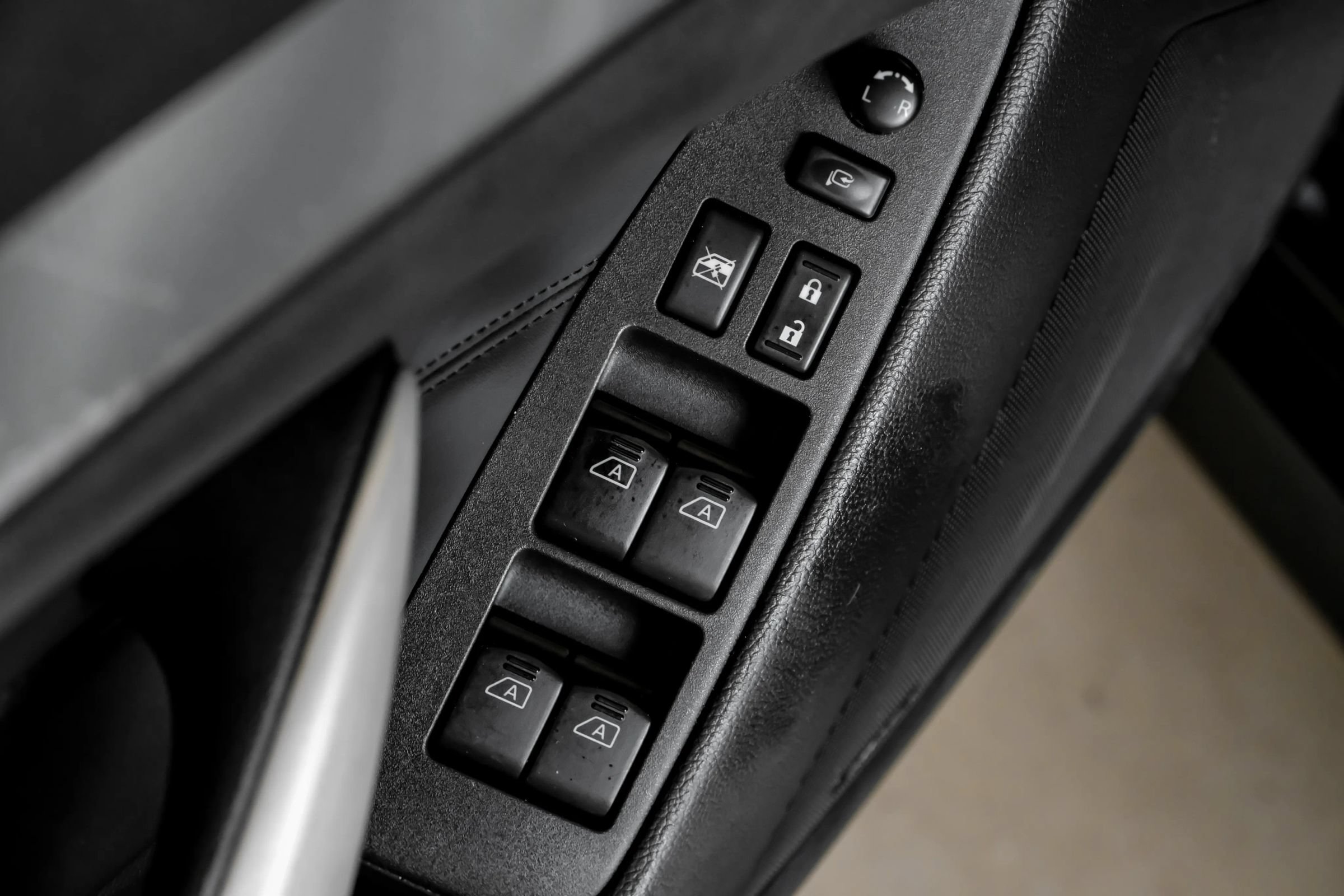 Used 2012 INFINITI G37 Convertible w/ Premium Pkg RWD image 30