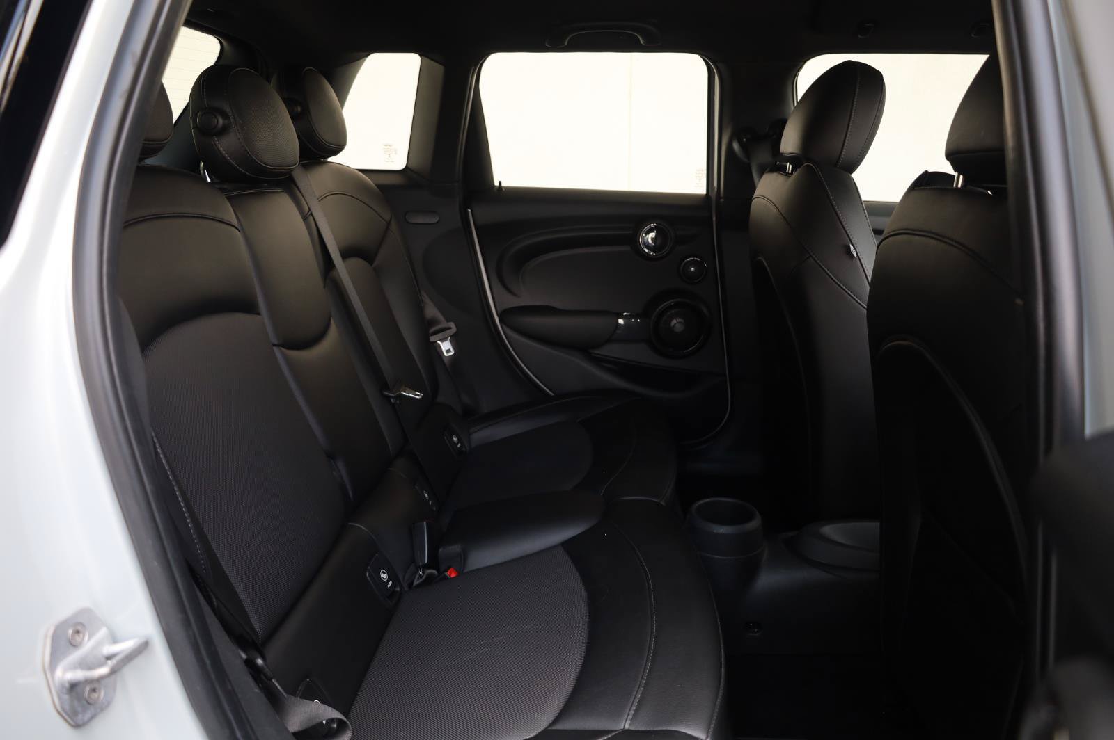 Used 2015 MINI Cooper 4-Door Hardtop FWD image 23