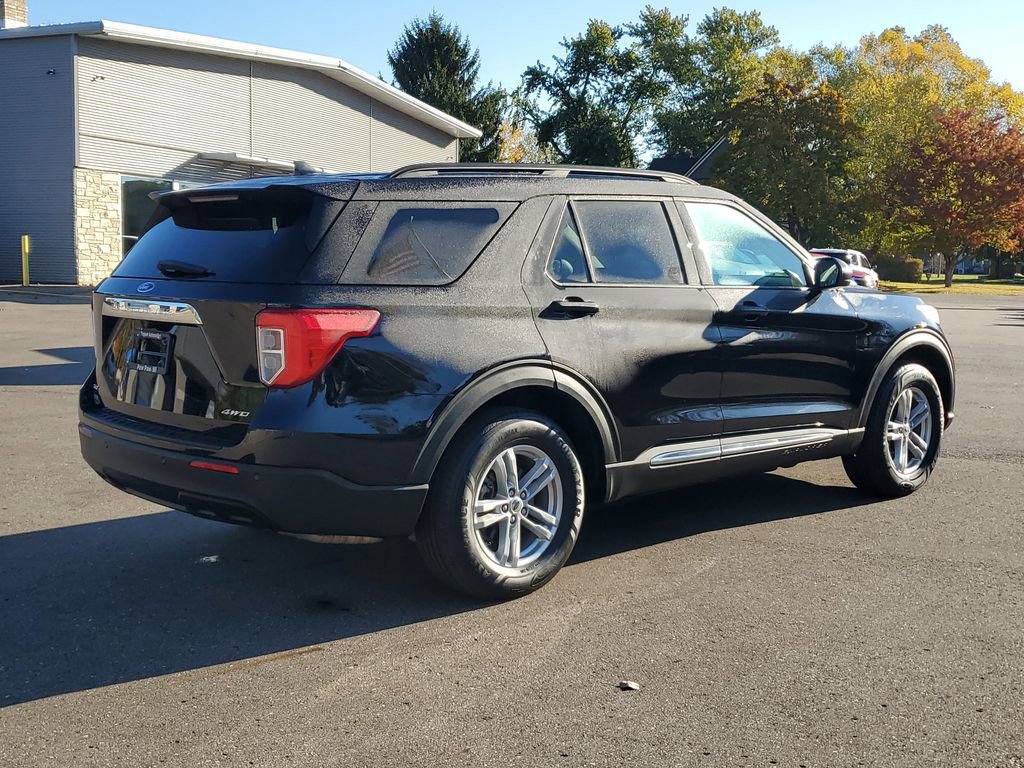 Used 2022 Ford Explorer XLT image 3