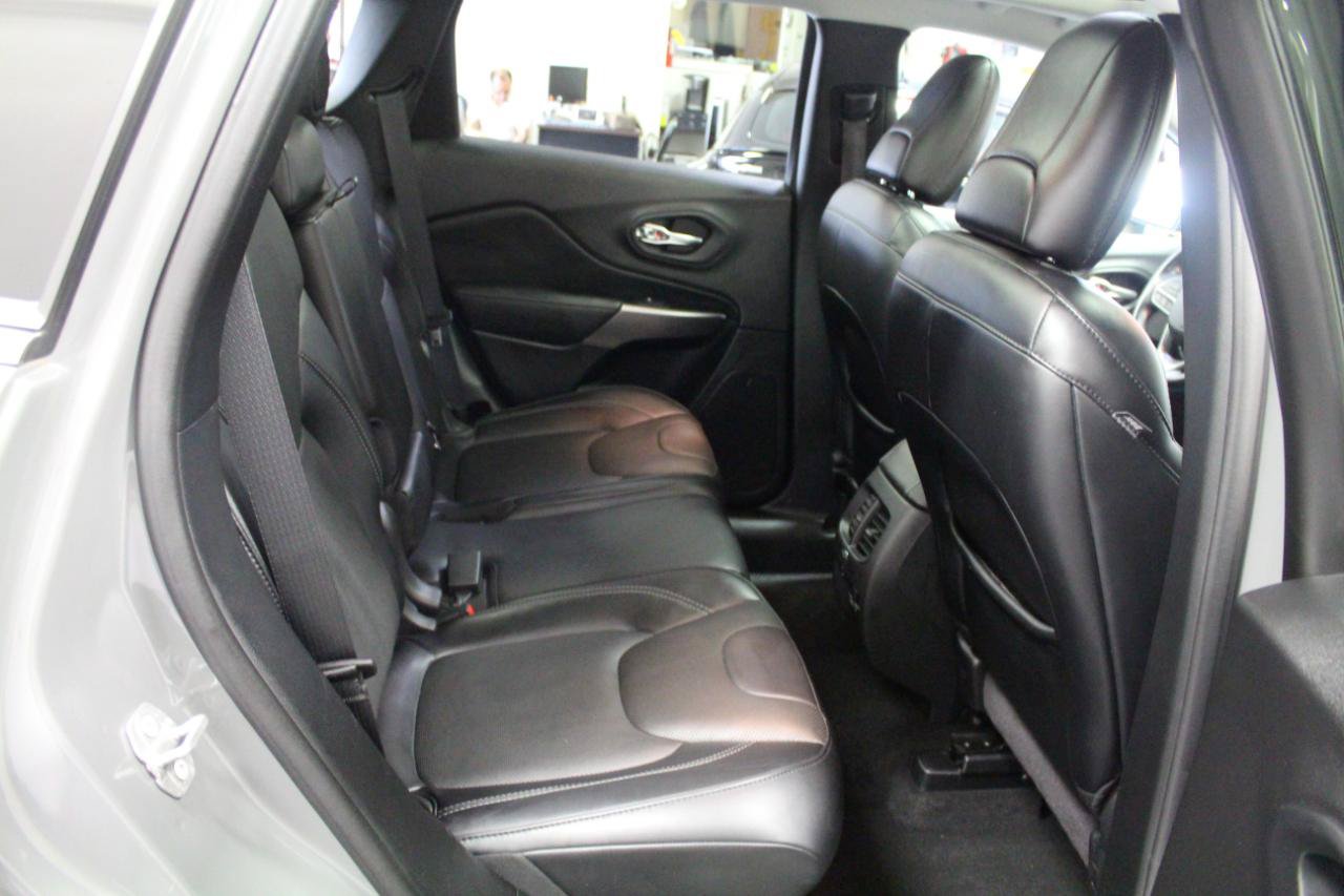 Used 2021 Jeep Cherokee Limited w/ Elite Package AWD/4WD image 28