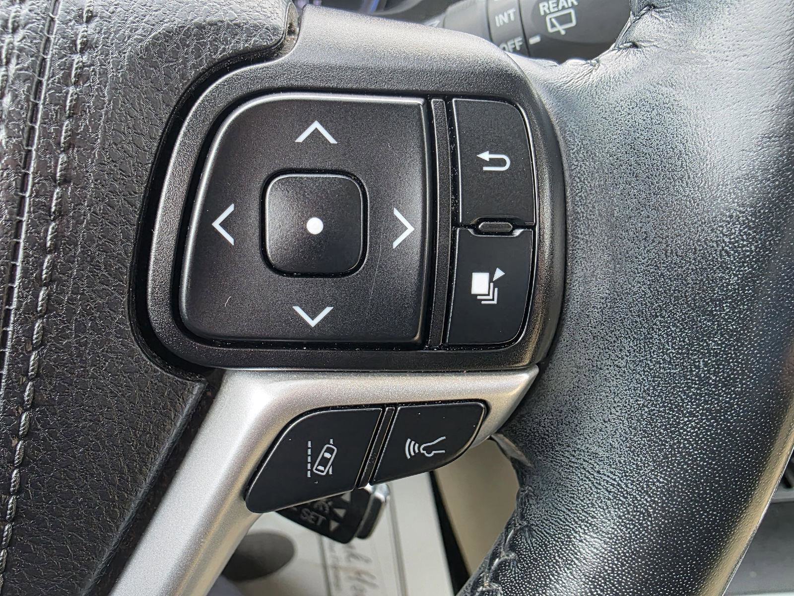 Used 2019 Toyota Highlander XLE image 19