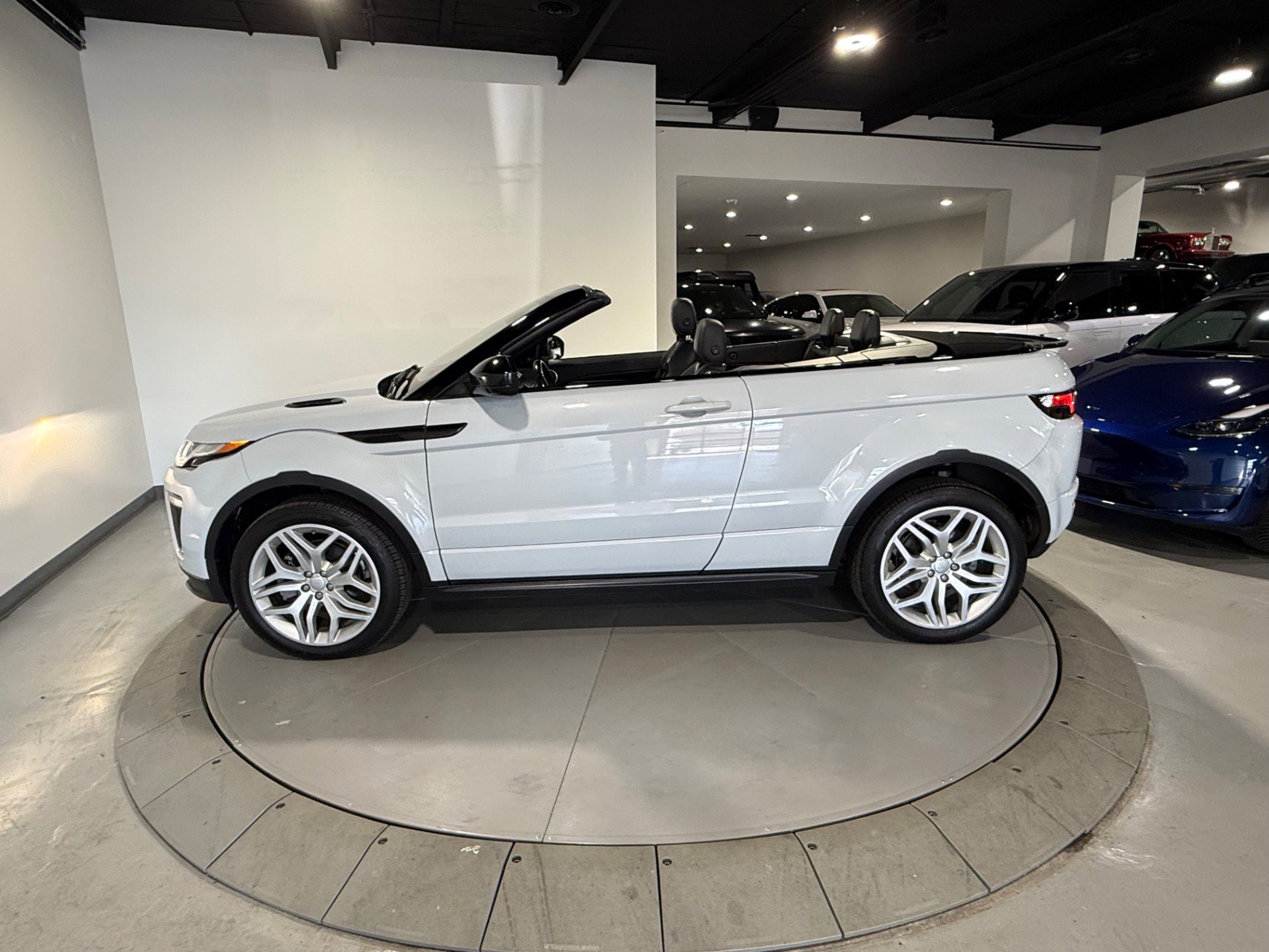 Used 2017 Land Rover Range Rover Evoque HSE Dynamic image 9