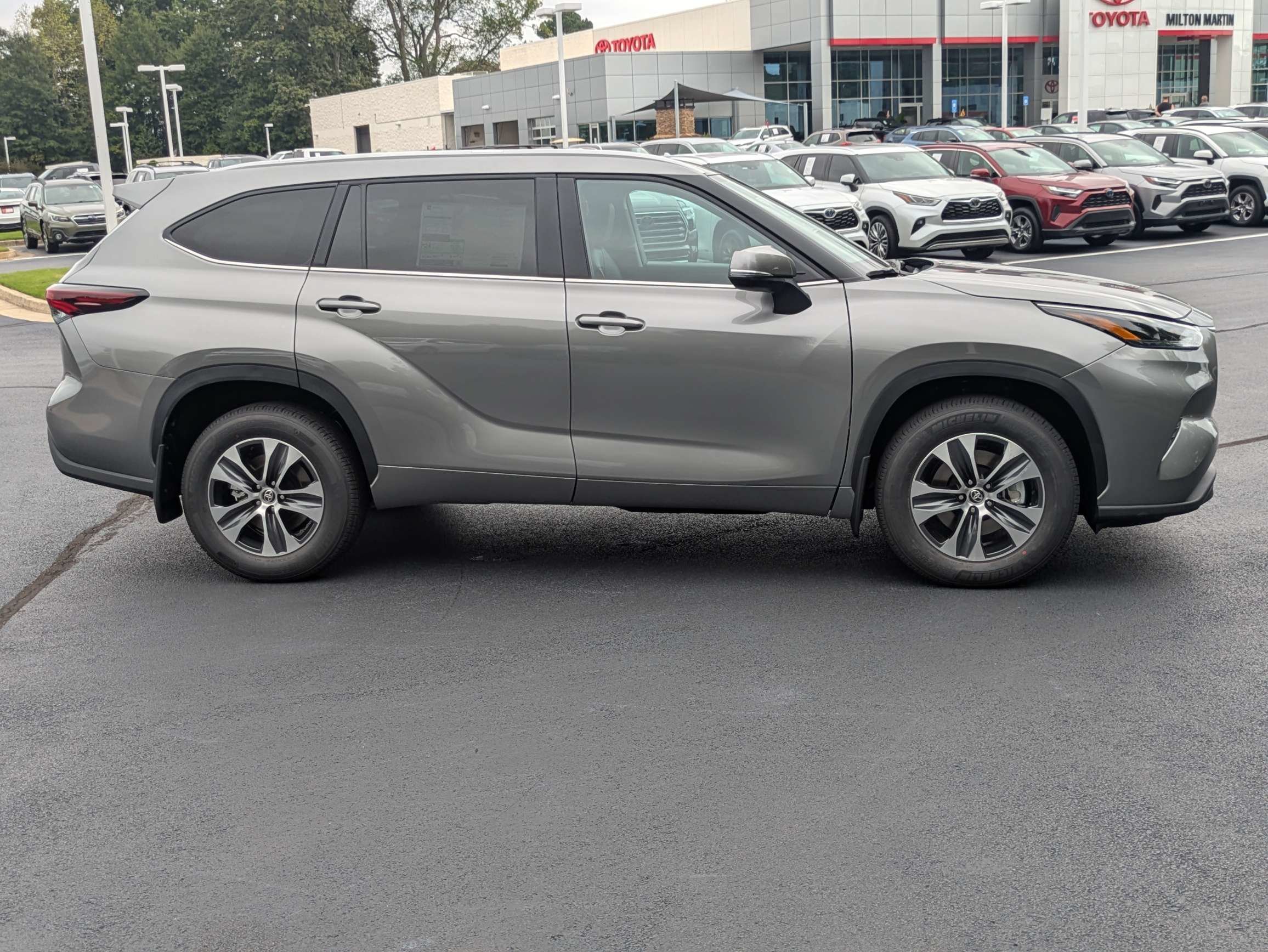 New 2026 Toyota Highlander XLE AWD/4WD image 3