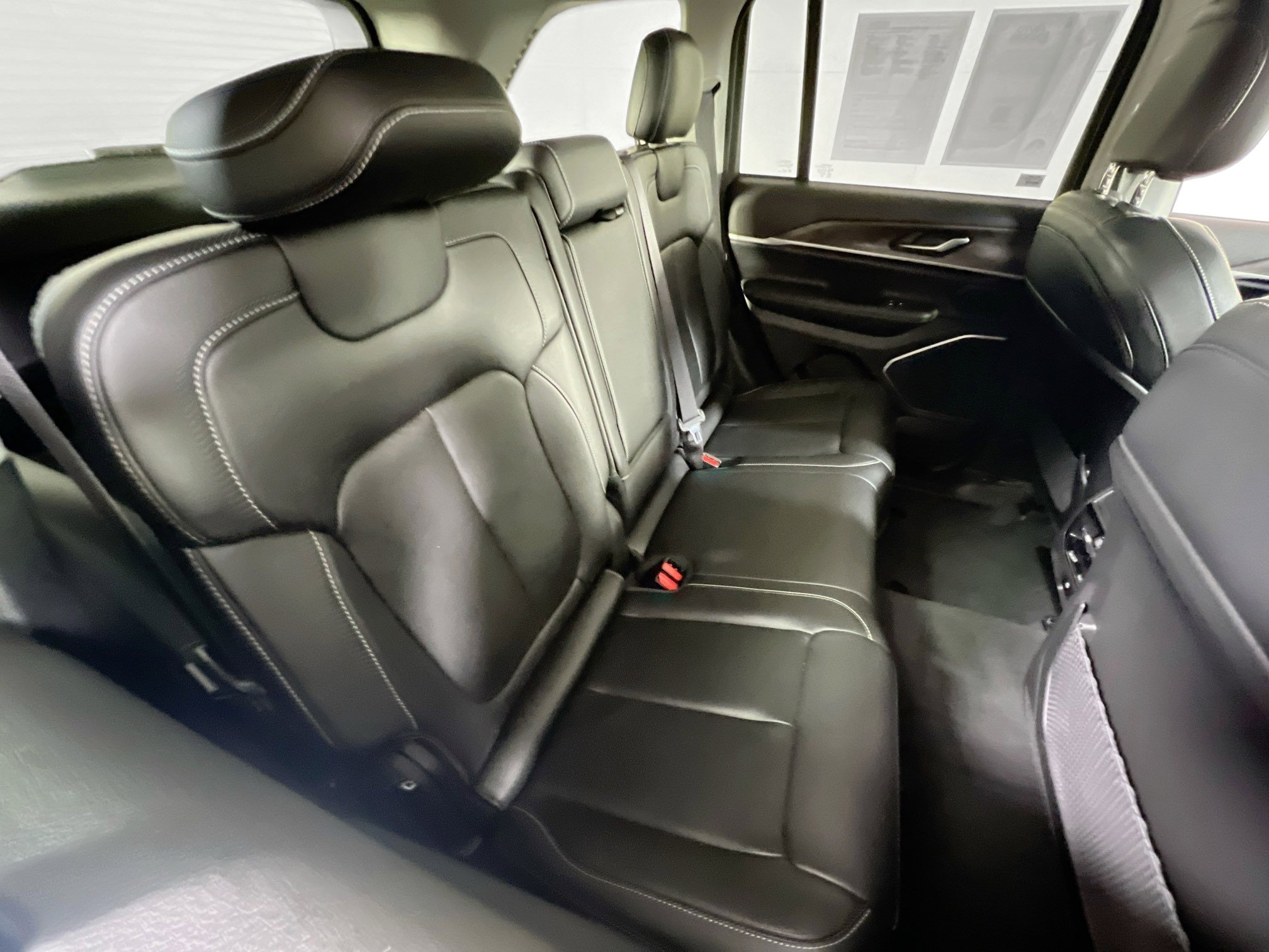 Used 2022 Jeep Grand Cherokee Limited image 27