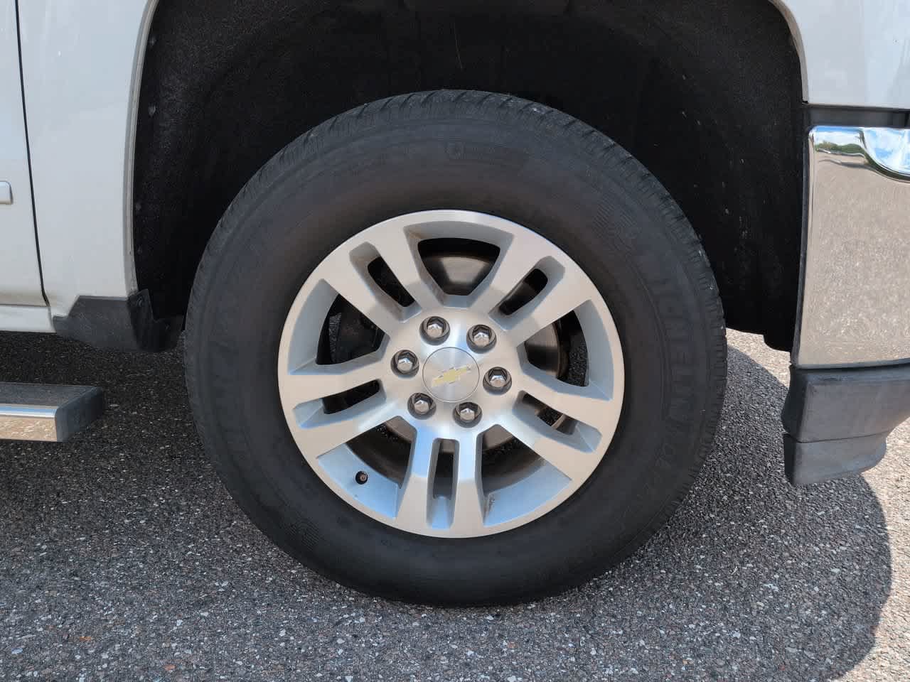 Used 2018 Chevrolet Silverado 1500 LT w/ All Star Edition AWD/4WD image 11
