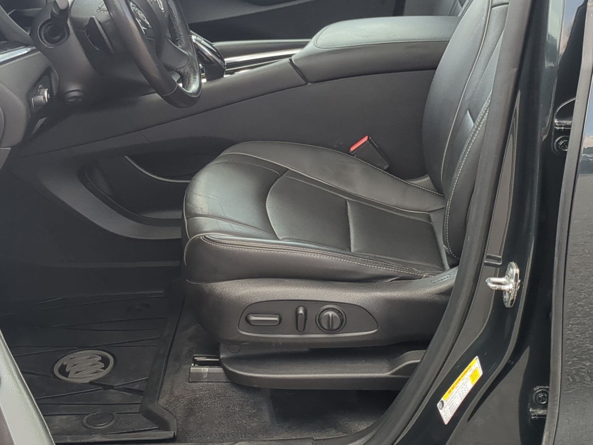 Used 2019 Buick Enclave Avenir w/ Avenir Technology Package FWD image 12