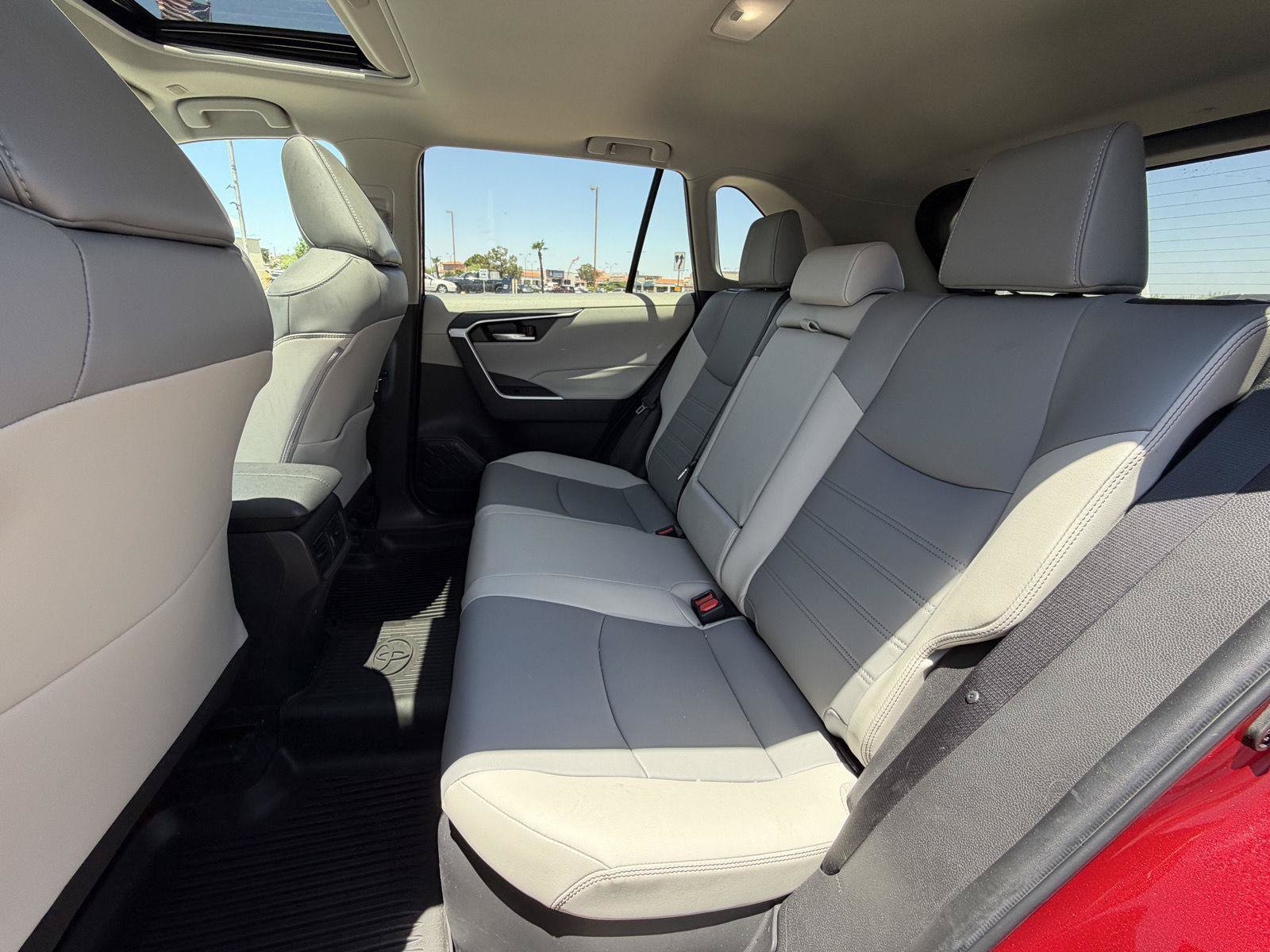 Used 2023 Toyota RAV4 XLE Premium AWD/4WD image 18