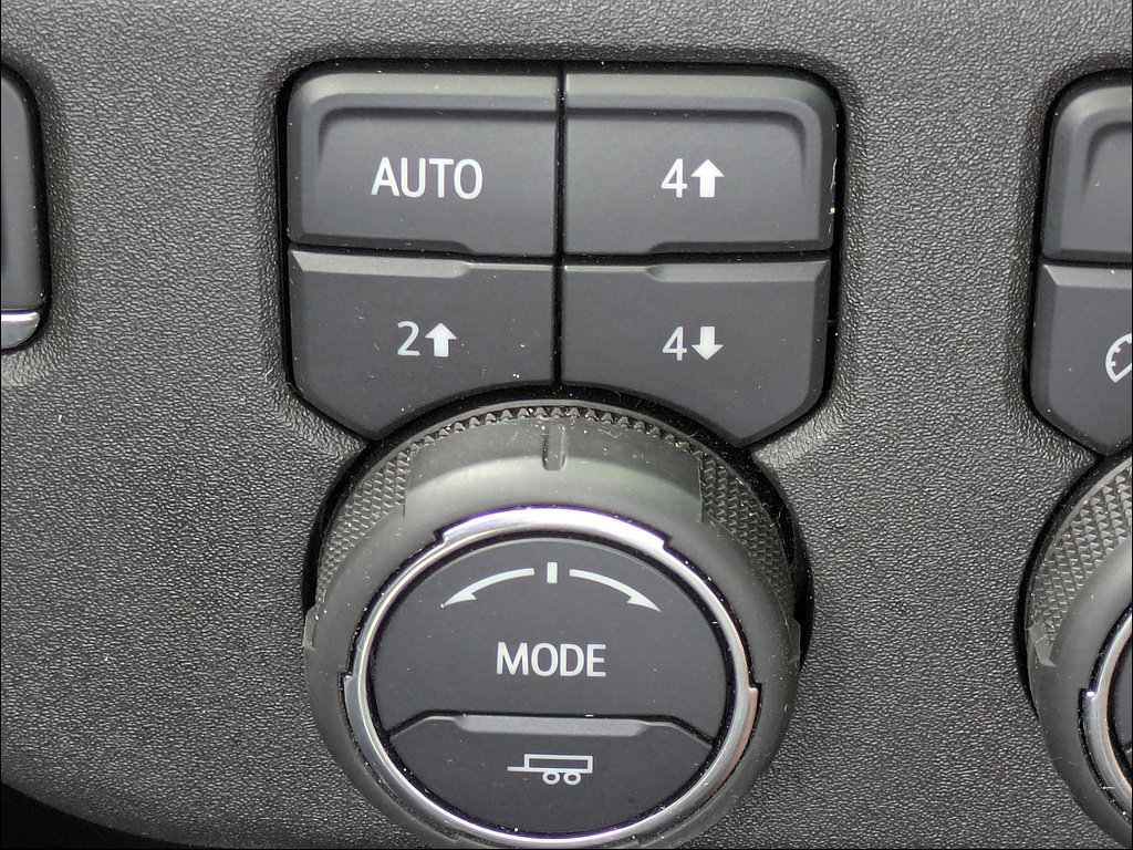 Used 2025 Chevrolet Silverado 1500 High Country w/ Midnight Edition AWD/4WD image 29