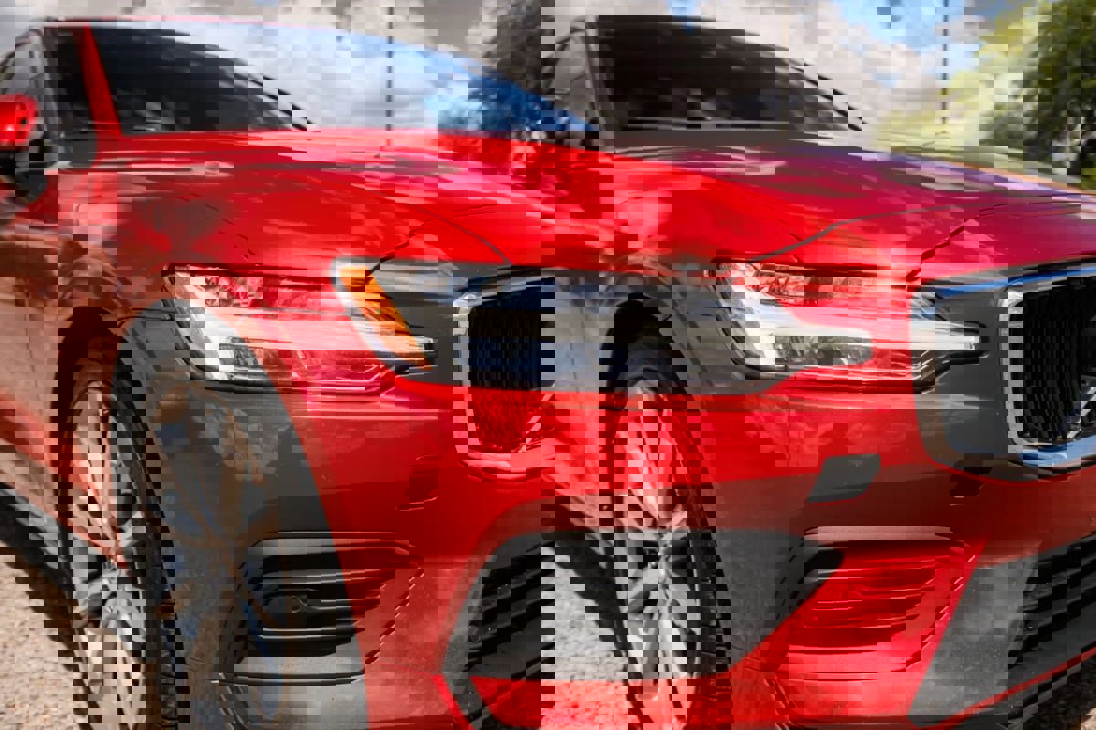 Used 2020 Volvo S60 T6 Momentum image 5