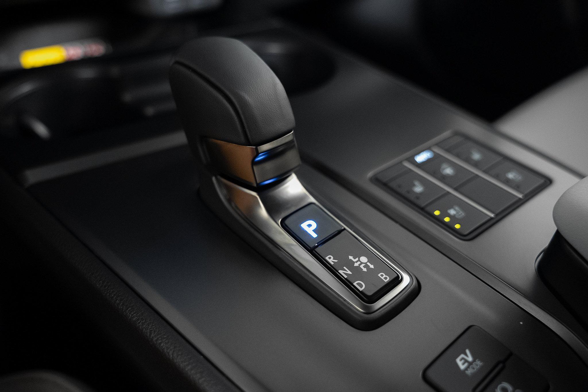 Used 2025 Lexus UX 300h AWD w/ Accessory Package (Z1) image 33