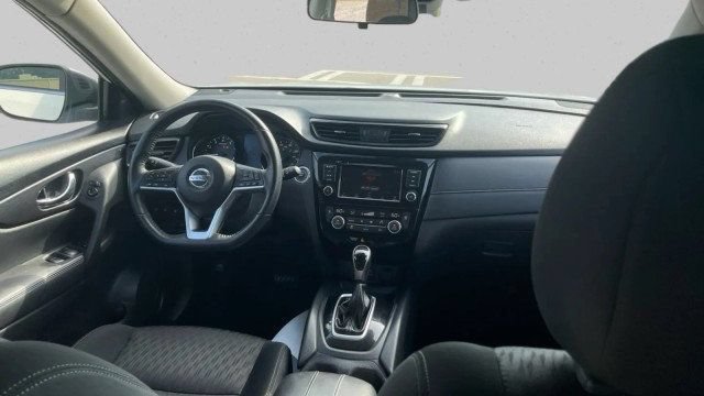 Used 2020 Nissan Rogue SV FWD image 12