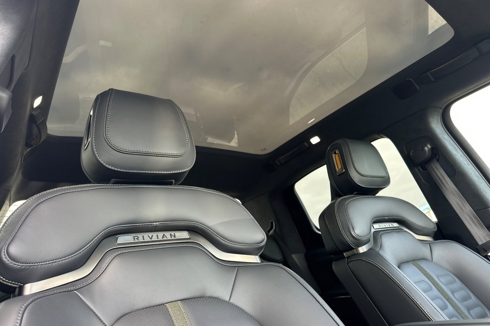 Used 2024 Rivian R1T Adventure image 16