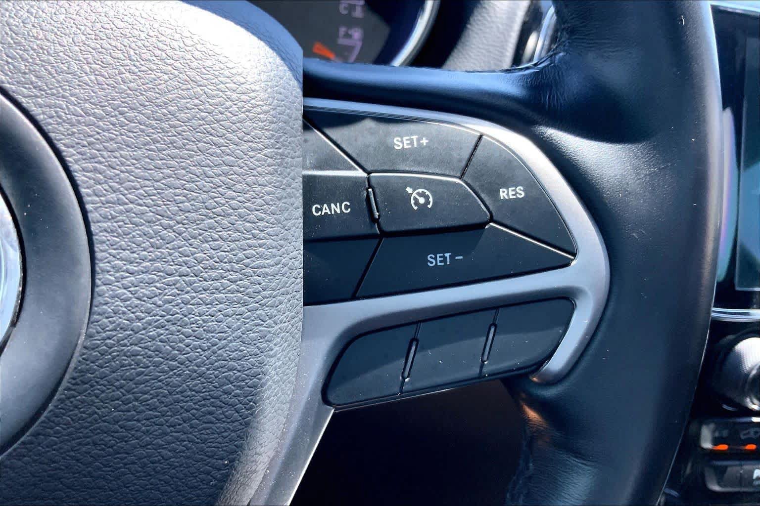 Used 2020 Jeep Grand Cherokee Altitude AWD/4WD image 24