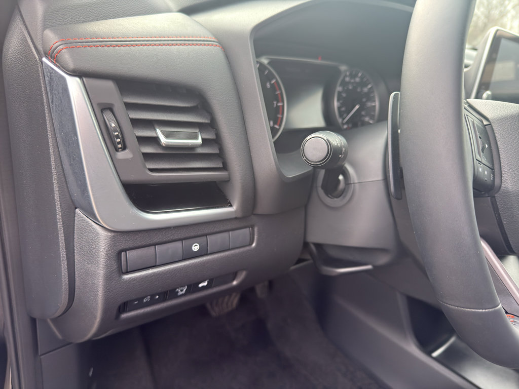 Used 2025 Nissan Rogue SV image 14