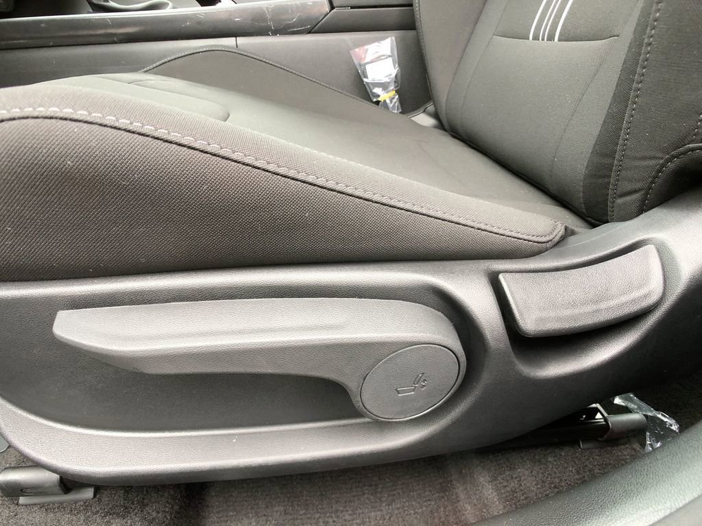 New 2025 Hyundai Elantra SEL image 14
