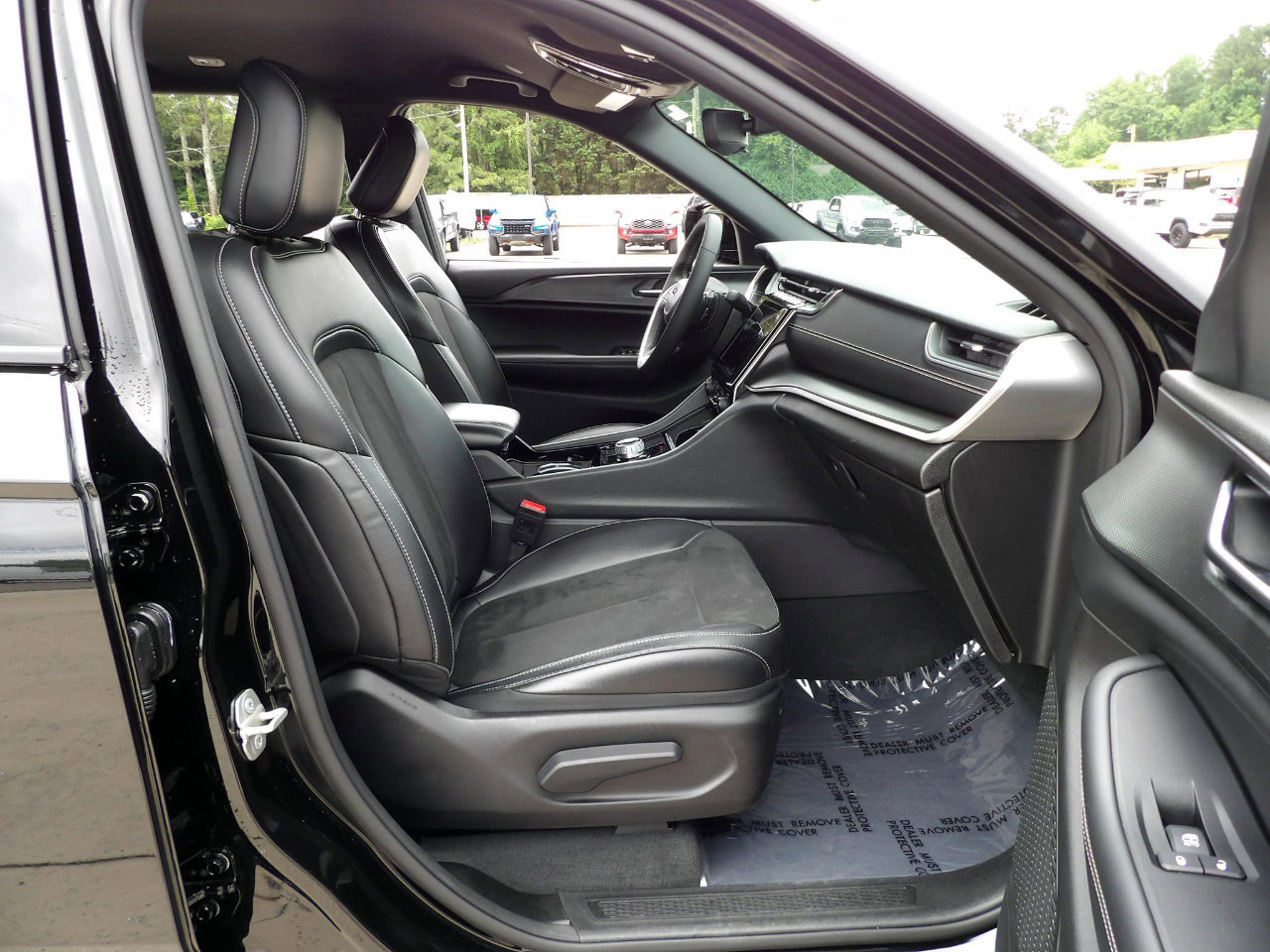 Used 2023 Jeep Grand Cherokee L Laredo image 14