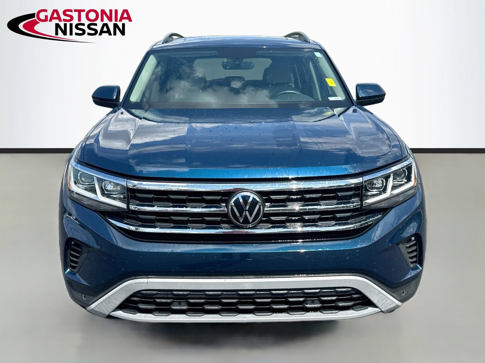 Used 2023 Volkswagen Atlas SE w/ Panoramic Sunroof Package FWD image 2