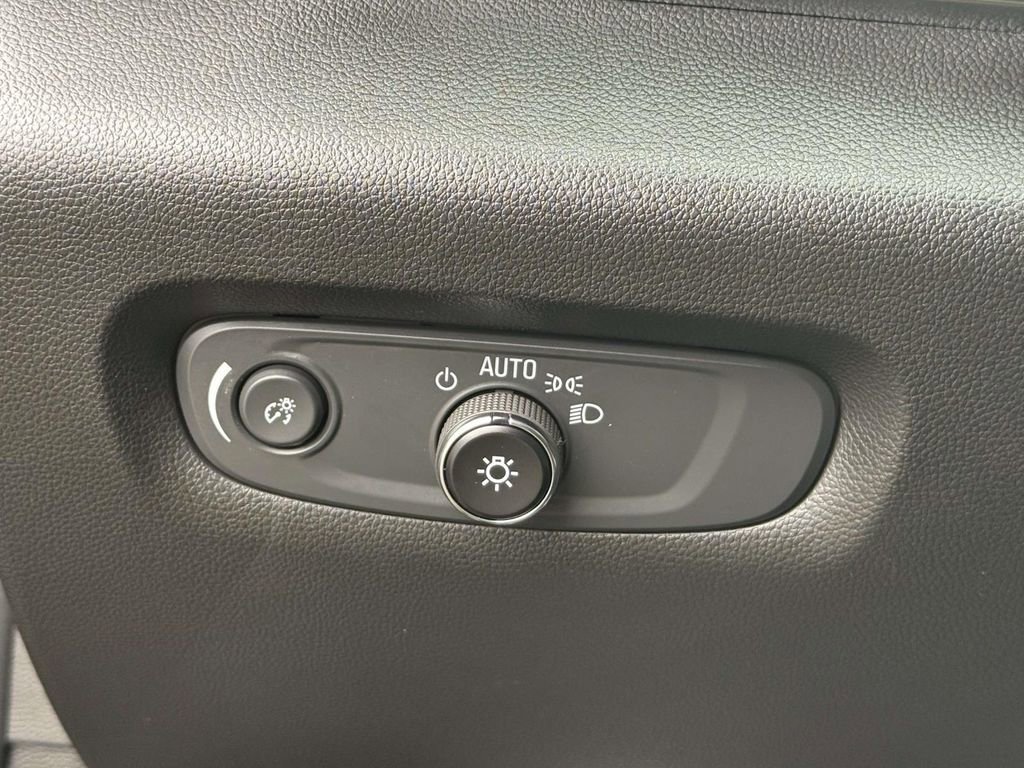 Used 2023 Chevrolet Traverse Premier w/ Redline Edition image 27