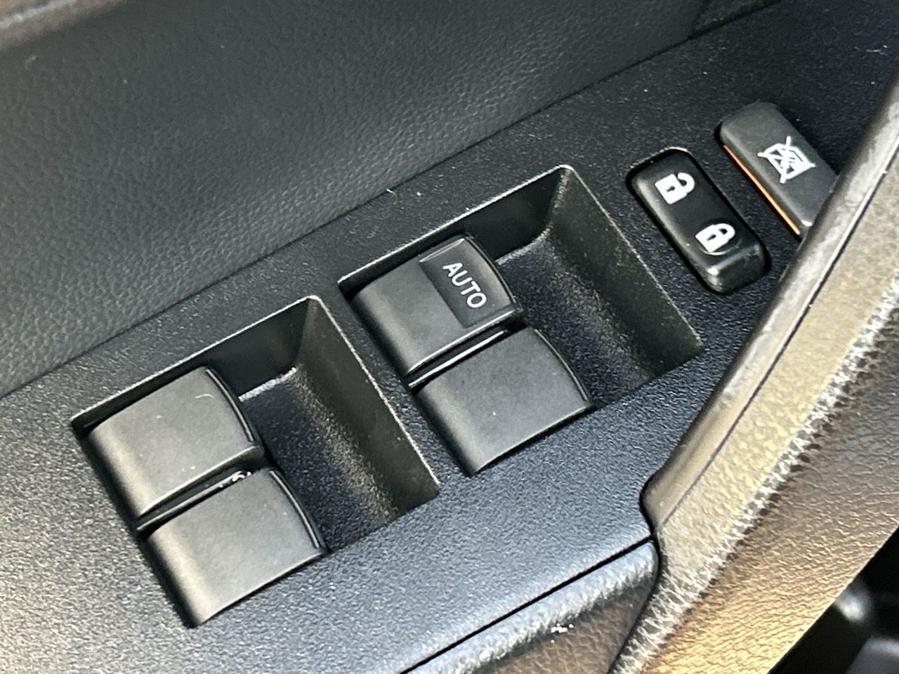 Used 2018 Toyota Corolla SE FWD image 18