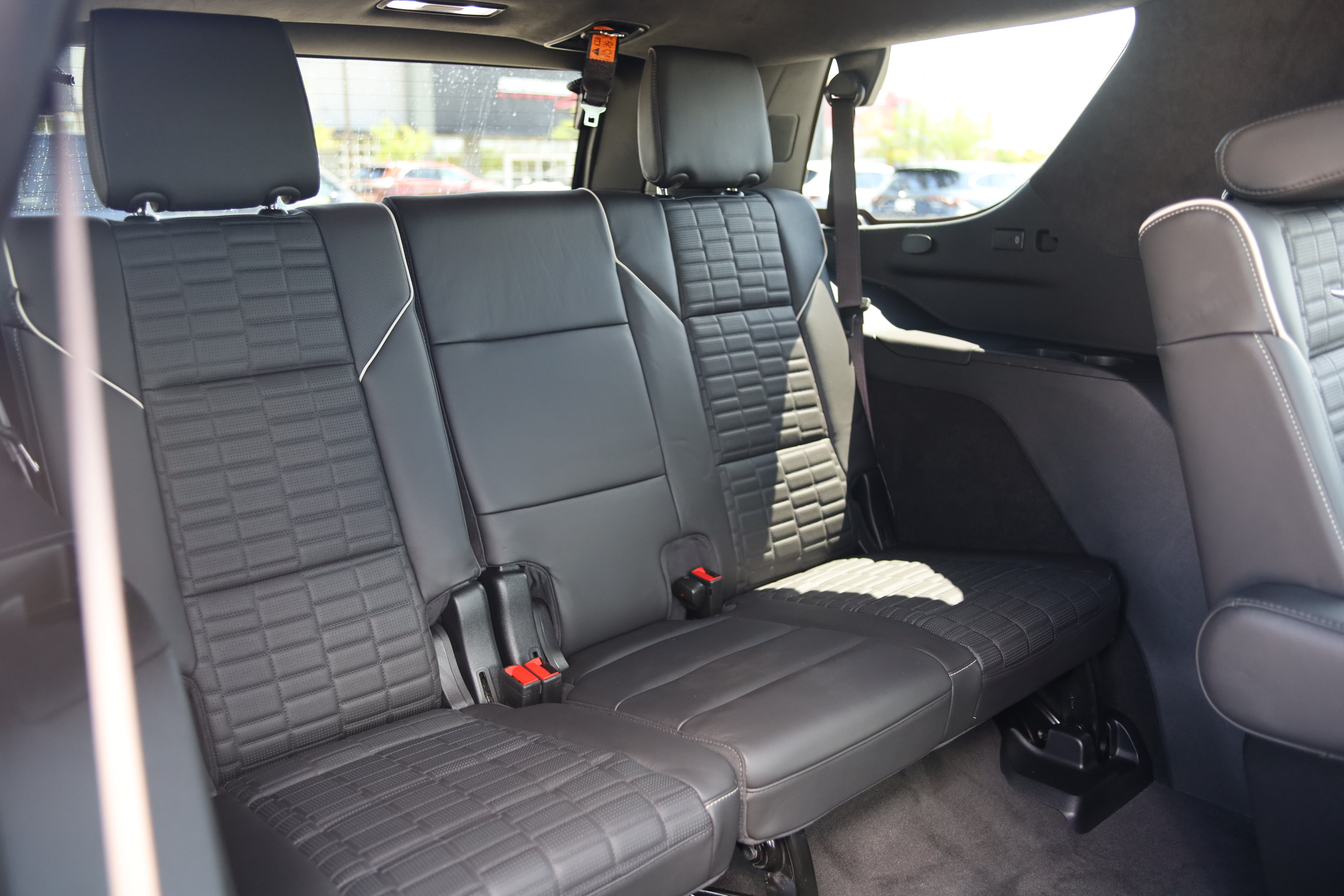 Used 2024 Cadillac Escalade Sport Platinum w/ LPO, ONYX Package AWD/4WD image 44