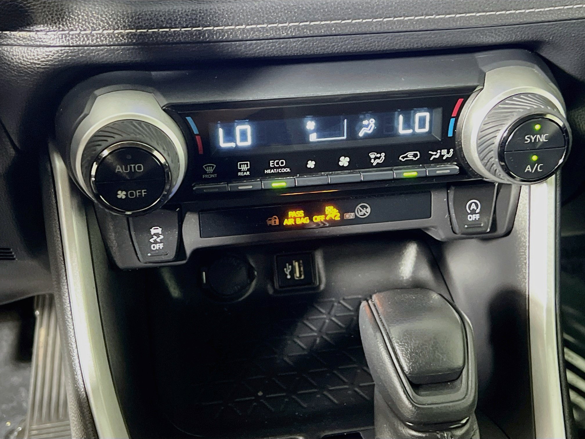 Used 2025 Toyota RAV4 XLE FWD image 26