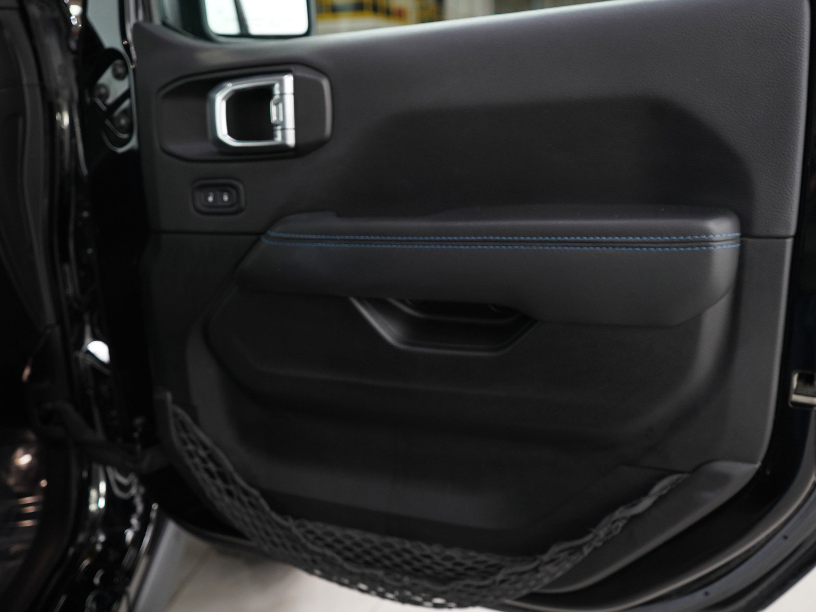 Used 2022 Jeep Wrangler Unlimited Rubicon 4xe w/ Steel Bumper Group image 10