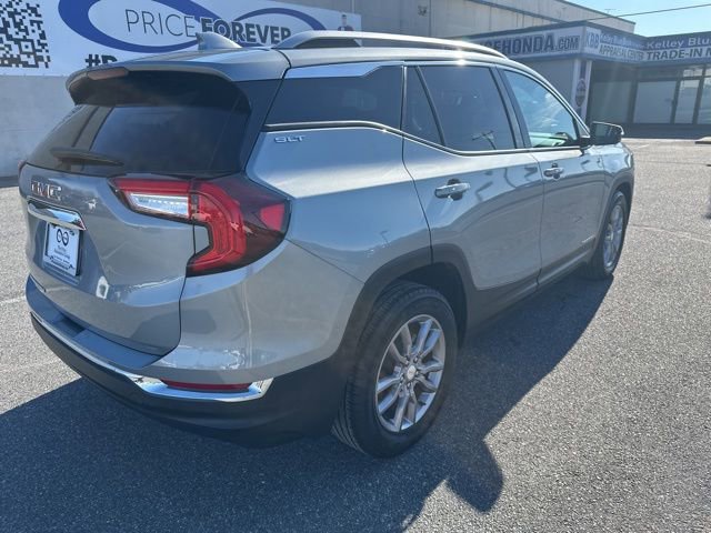 Used 2024 GMC Terrain SLT image 15
