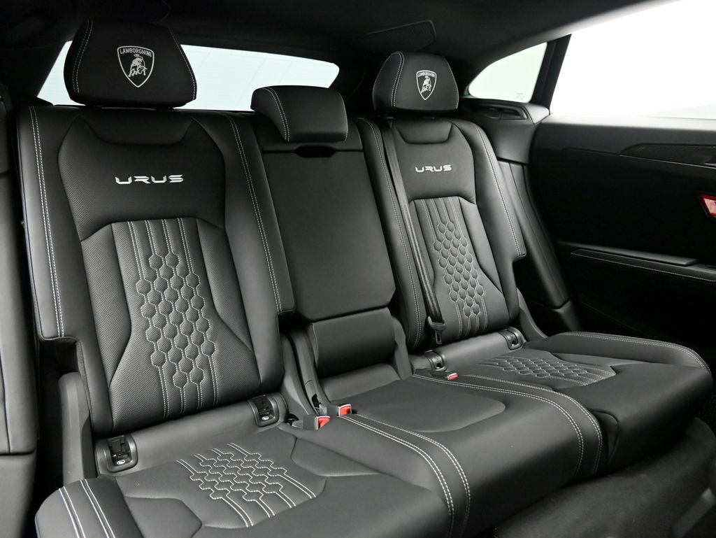 Used 2024 Lamborghini Urus Performante AWD/4WD image 14
