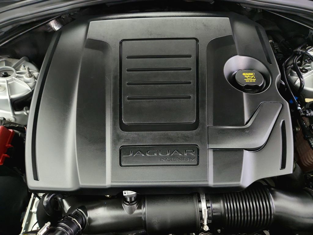 Used 2020 Jaguar F-PACE Premium image 39