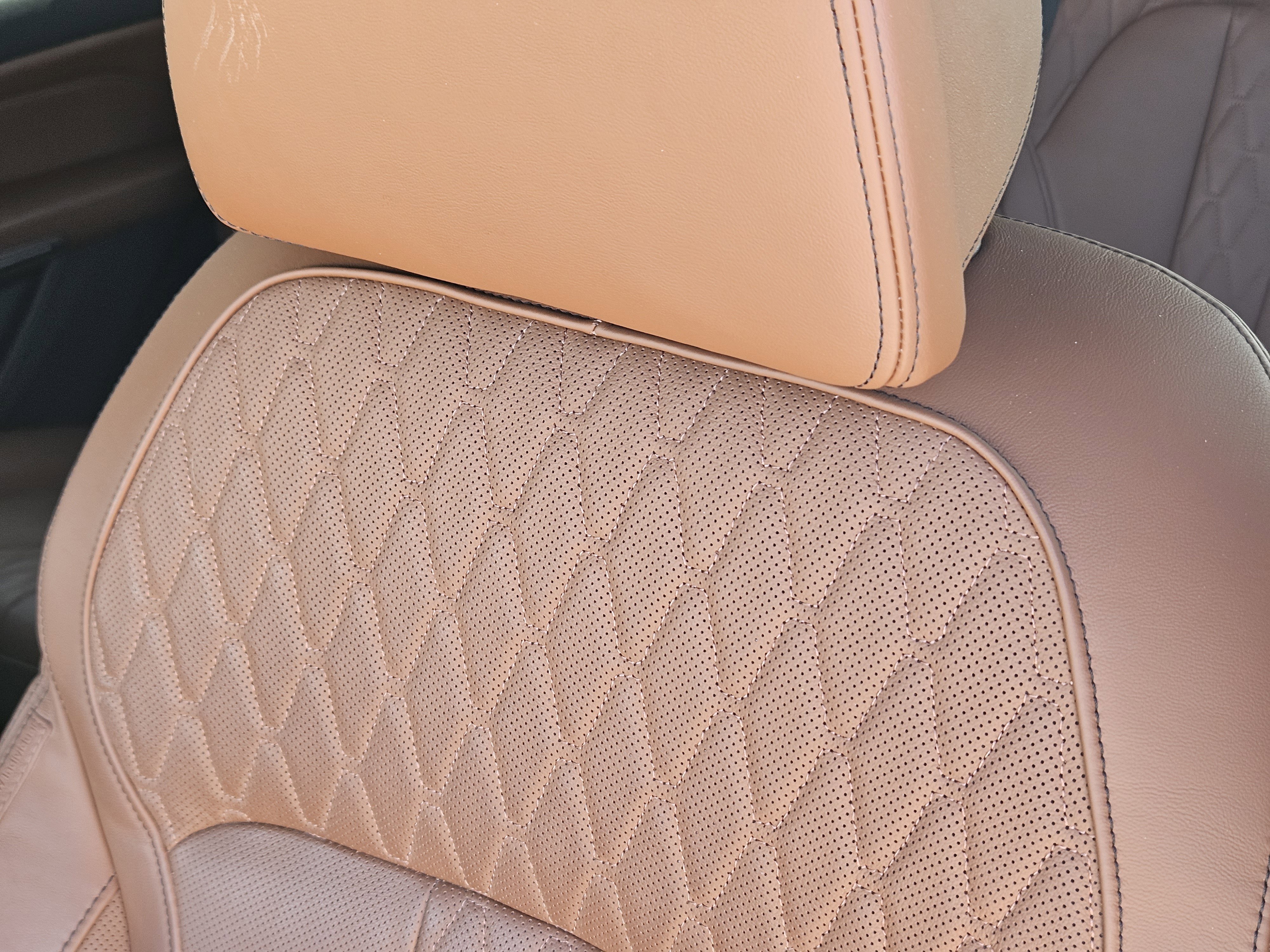 Used 2023 BMW X7 M60i w/ Executive Package image 15