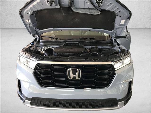 Used 2023 Honda Pilot Touring image 9
