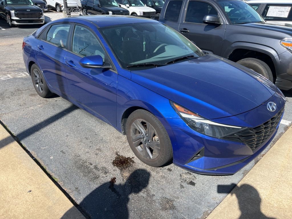 Used 2023 Hyundai Elantra SEL w/ Cargo Package image 6