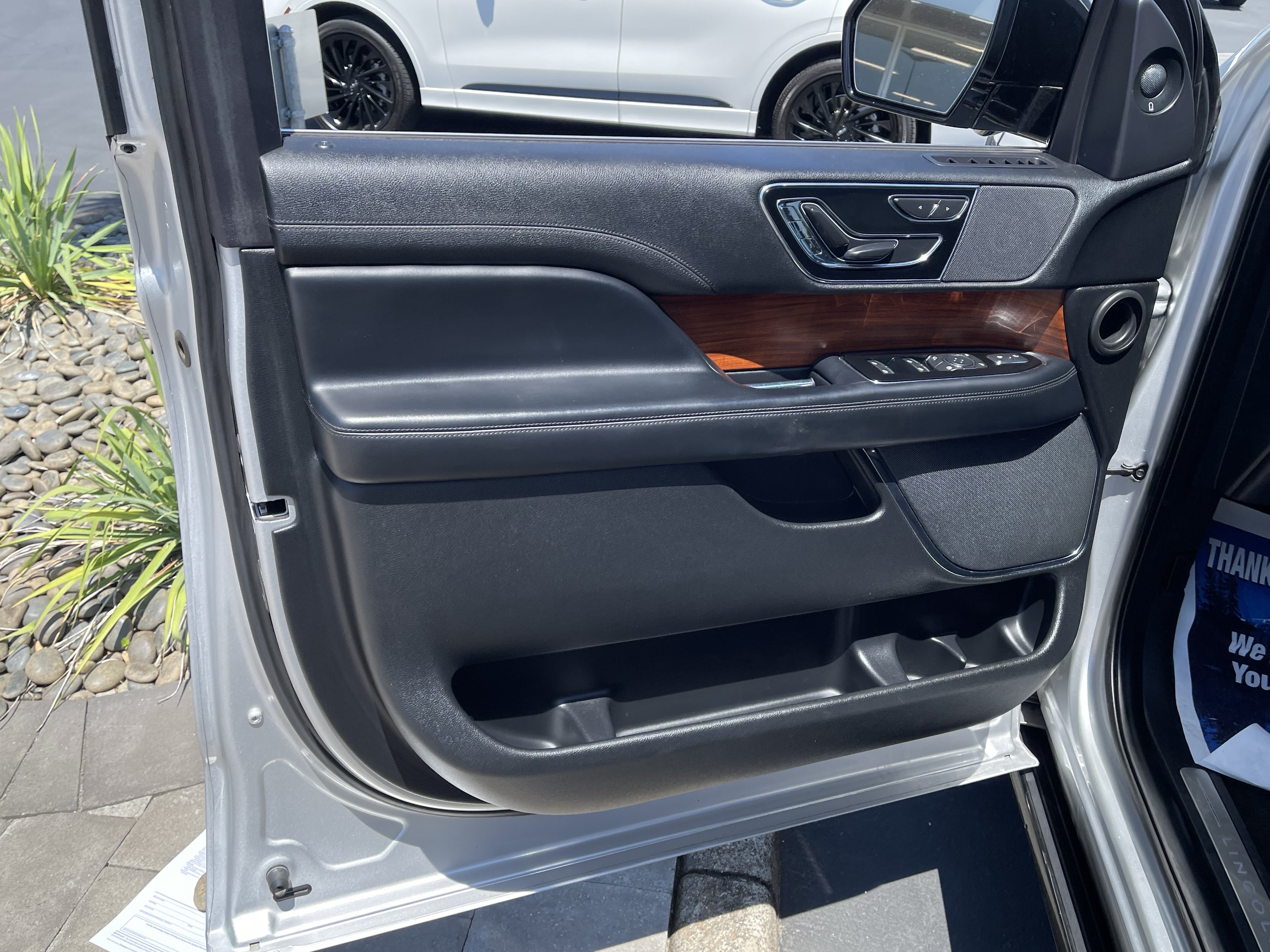 Used 2019 Lincoln Navigator Select AWD/4WD image 14