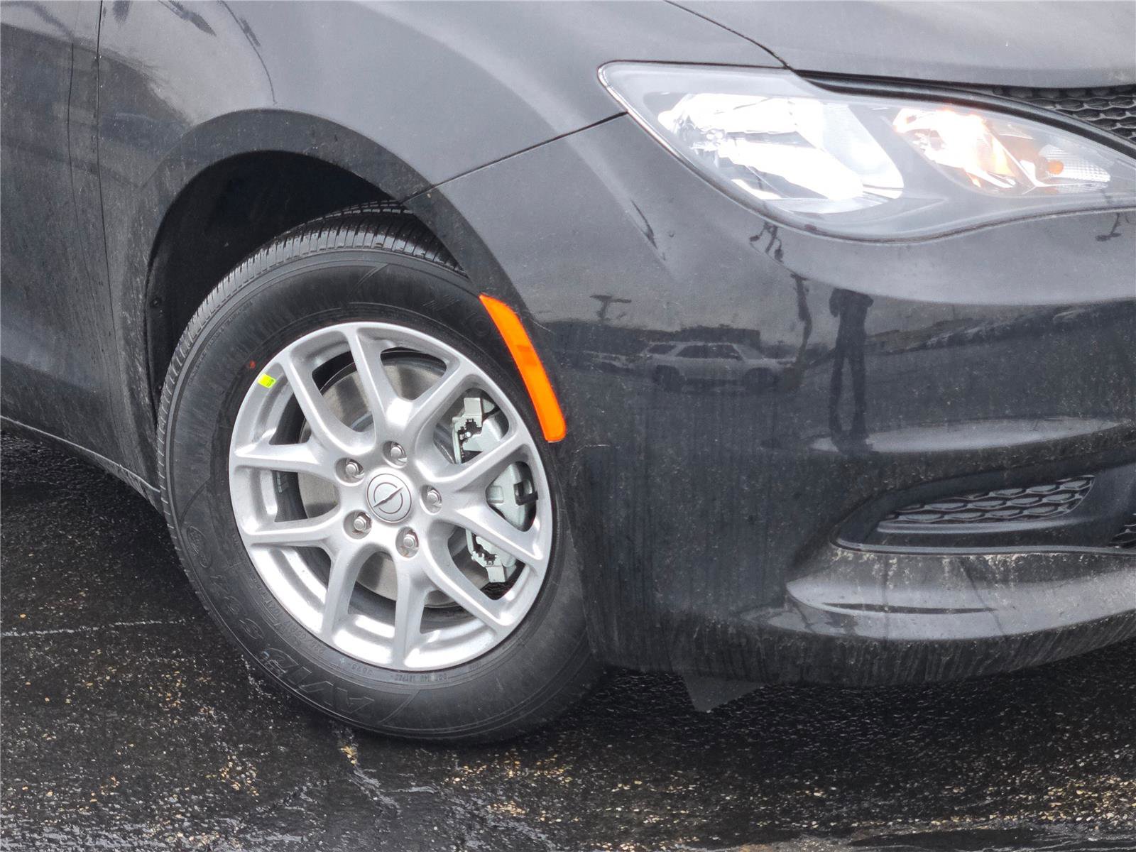 New 2026 Chrysler Voyager LX image 3