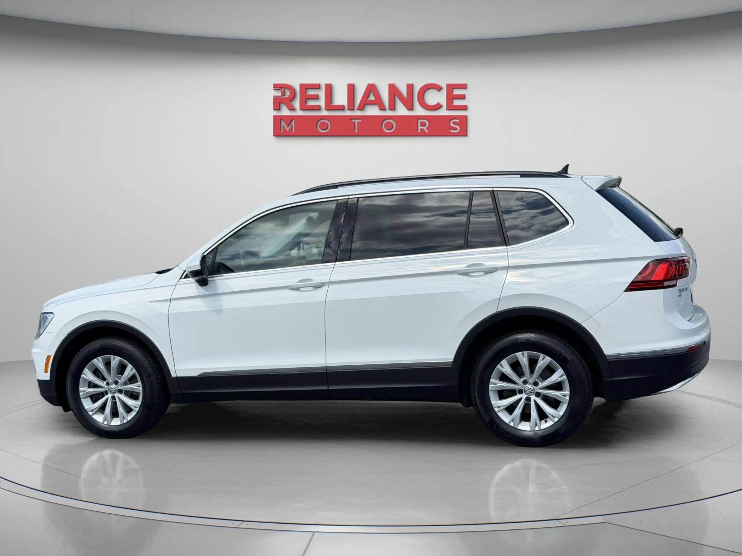 Used 2018 Volkswagen Tiguan SE AWD/4WD image 3