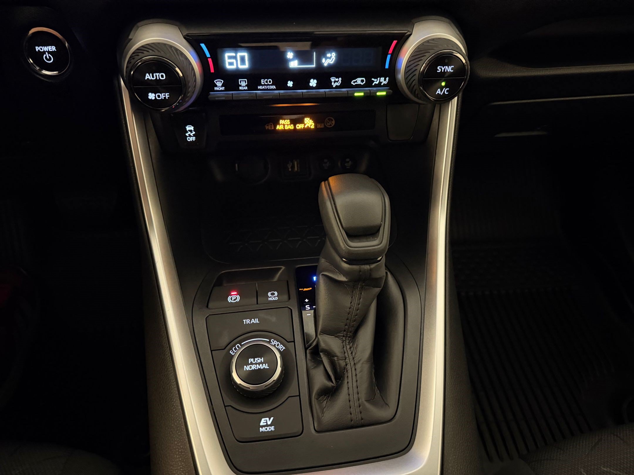 Used 2025 Toyota RAV4 XLE AWD/4WD image 17