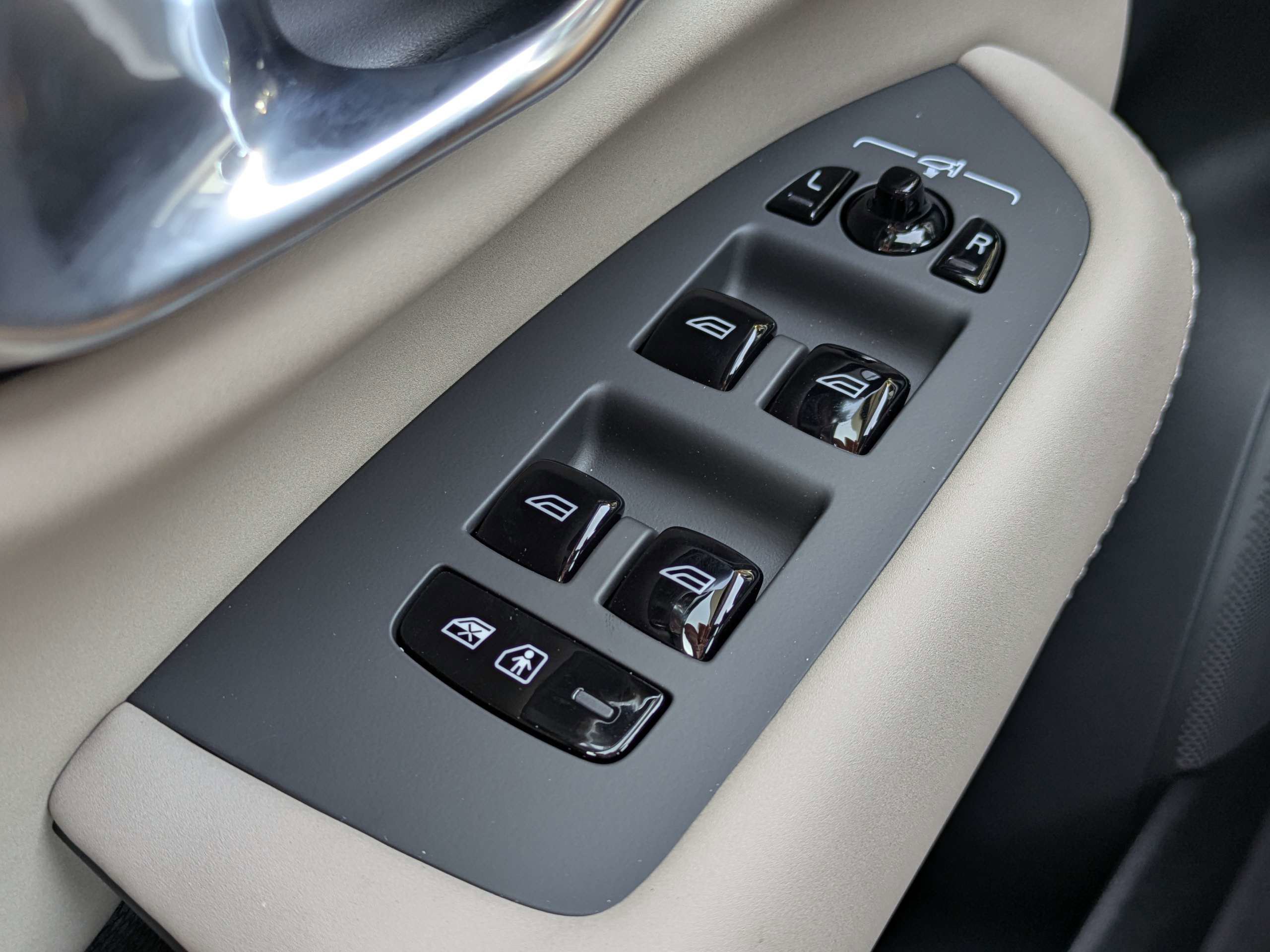 New 2026 Volvo XC90 B6 Plus w/ Protection Package Premier image 23
