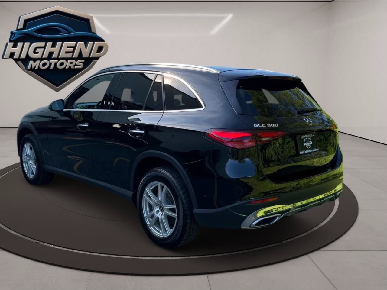 Used 2023 Mercedes-Benz GLC 300 4MATIC image 4