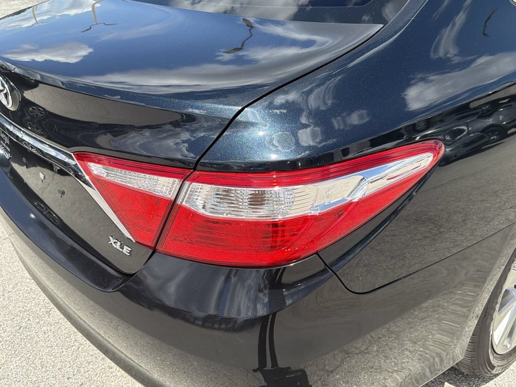 Used 2017 Toyota Camry XLE w/ Moonroof Package FWD image 9