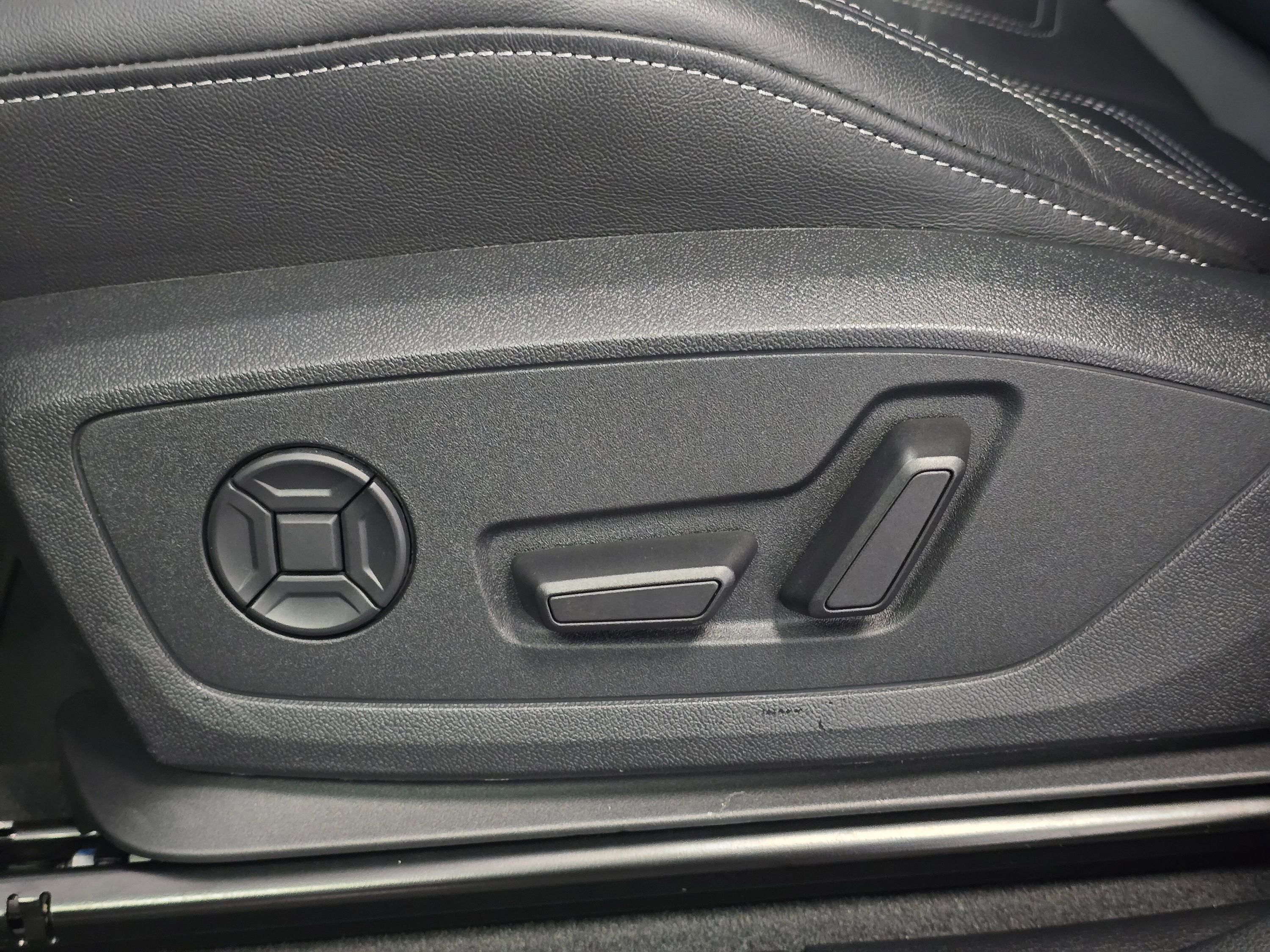 Used 2024 Audi Q3 2.0T Premium w/ Convenience Package image 35