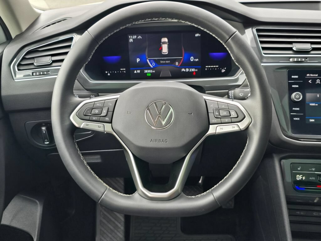 Used 2022 Volkswagen Tiguan SE AWD/4WD image 19